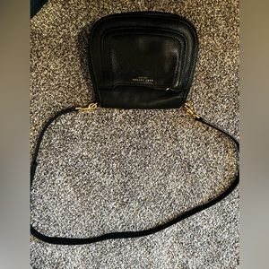 Marc Jacobs Black Purse. Excellent condition and cute with any outfit!